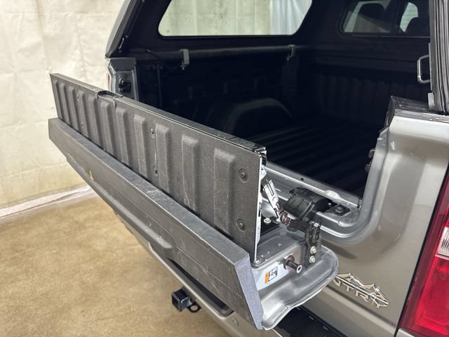 Used 2024 Chevrolet Silverado 1500 High Country w/ Technology Package AWD/4WD image 29