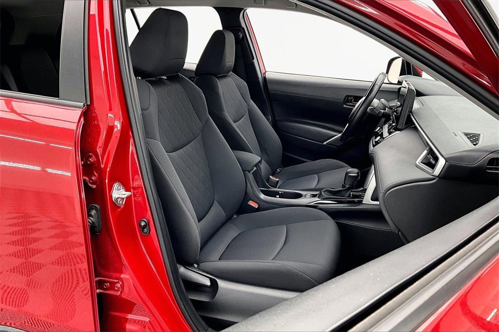 Used 2023 Toyota Corolla Cross LE image 7