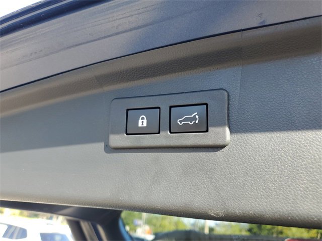 Used 2022 Subaru Outback Touring w/ Popular Package #2 image 11