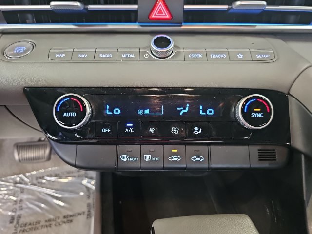 Used 2024 Hyundai Elantra SEL FWD image 25