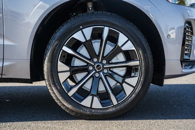 New 2026 Volvo XC60 B5 Plus w/ Climate Package image 18