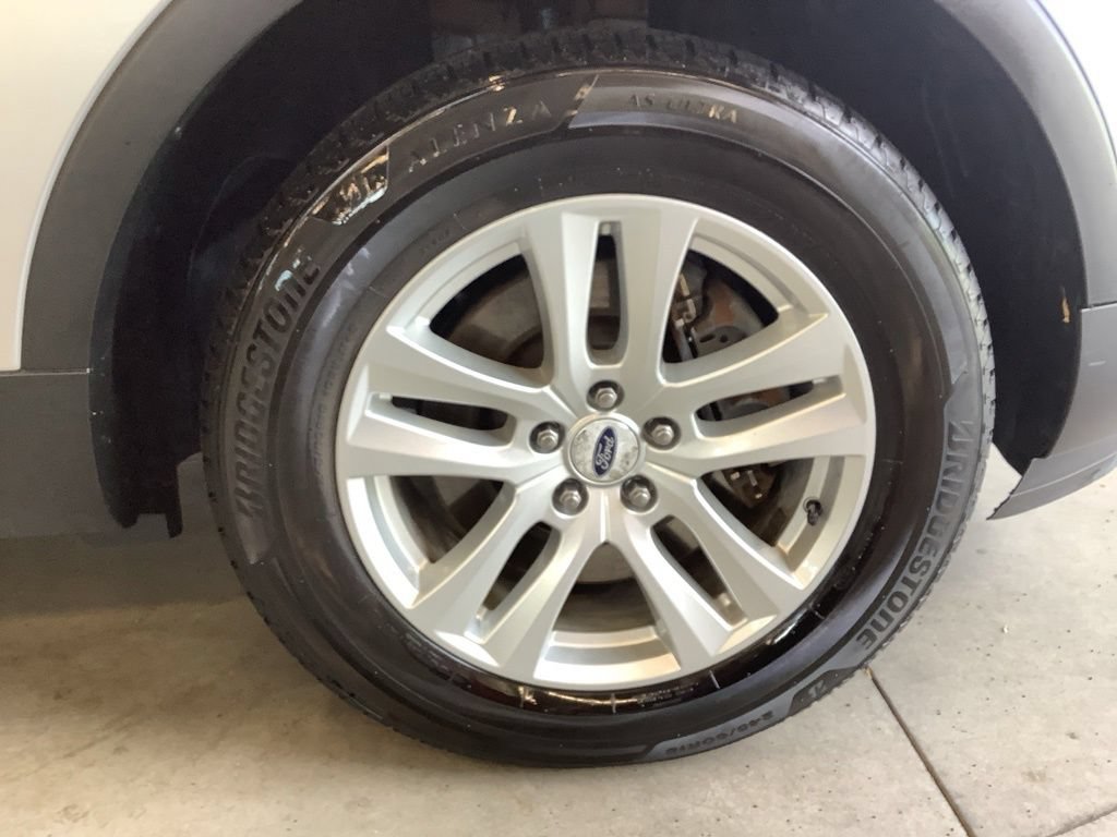 Used 2019 Ford Explorer XLT w/ Equipment Group 202A AWD/4WD image 23