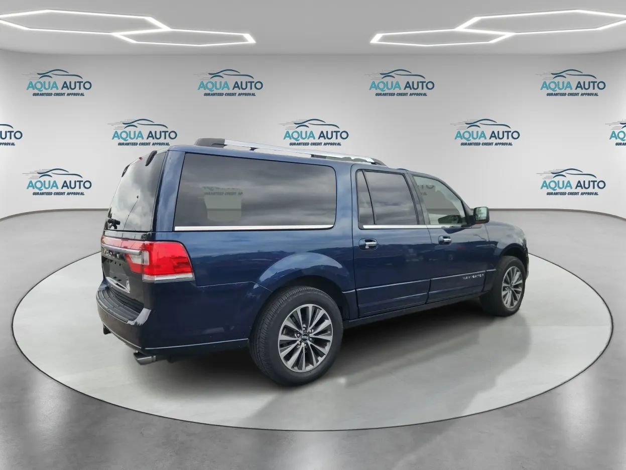 Used 2017 Lincoln Navigator L Select RWD image 5