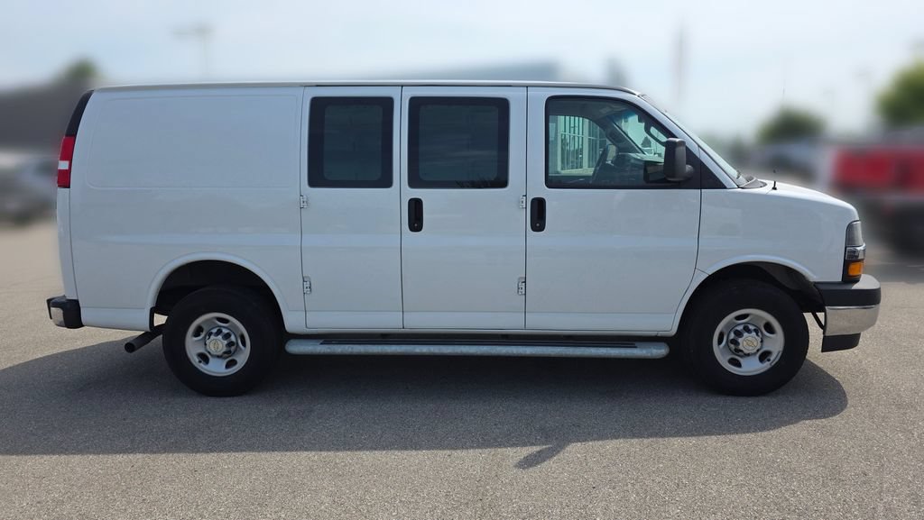Used 2024 Chevrolet Express 2500 w/ Driver Convenience Package RWD image 6