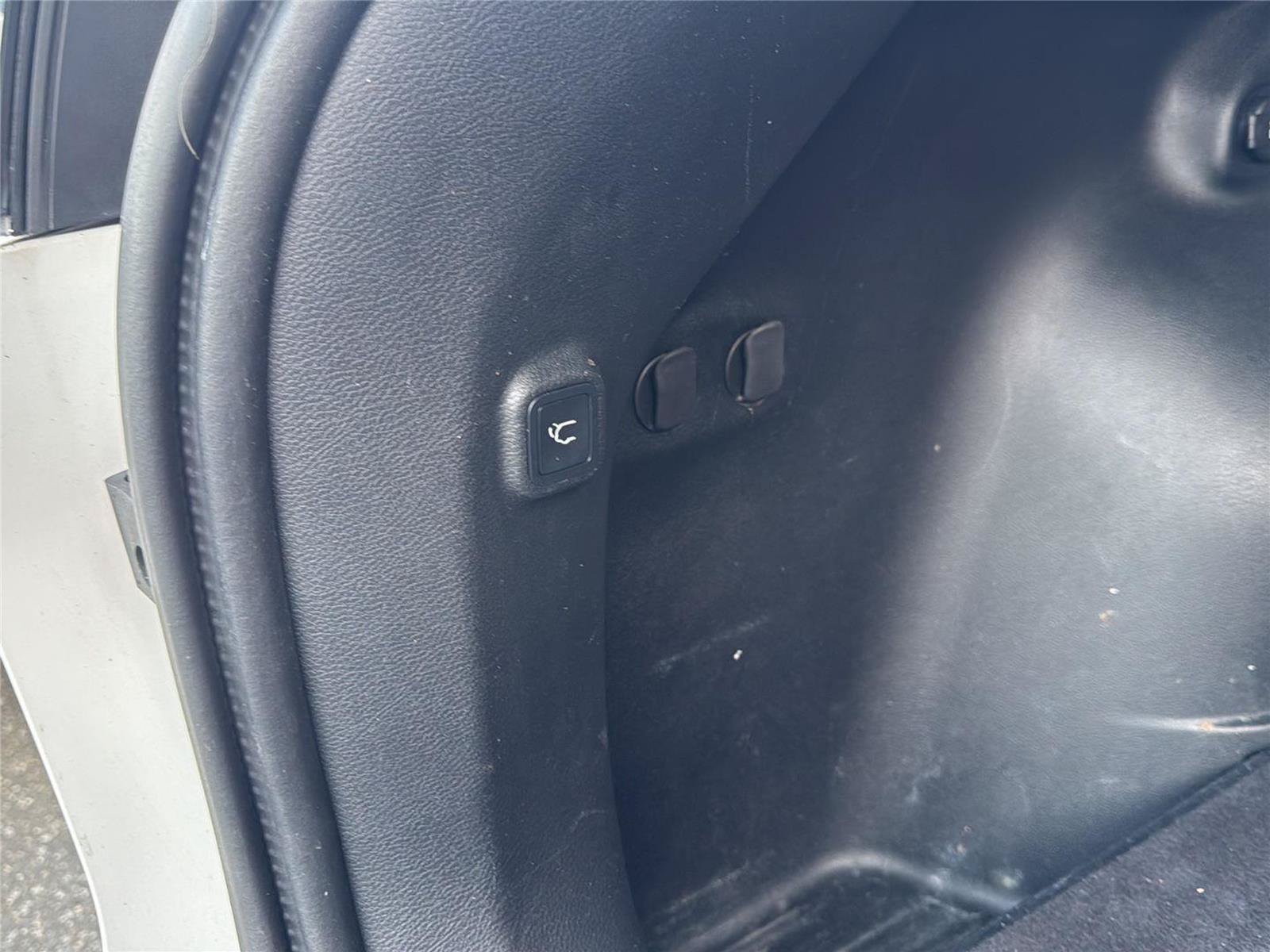 Used 2020 Jeep Cherokee Latitude Plus AWD/4WD image 21