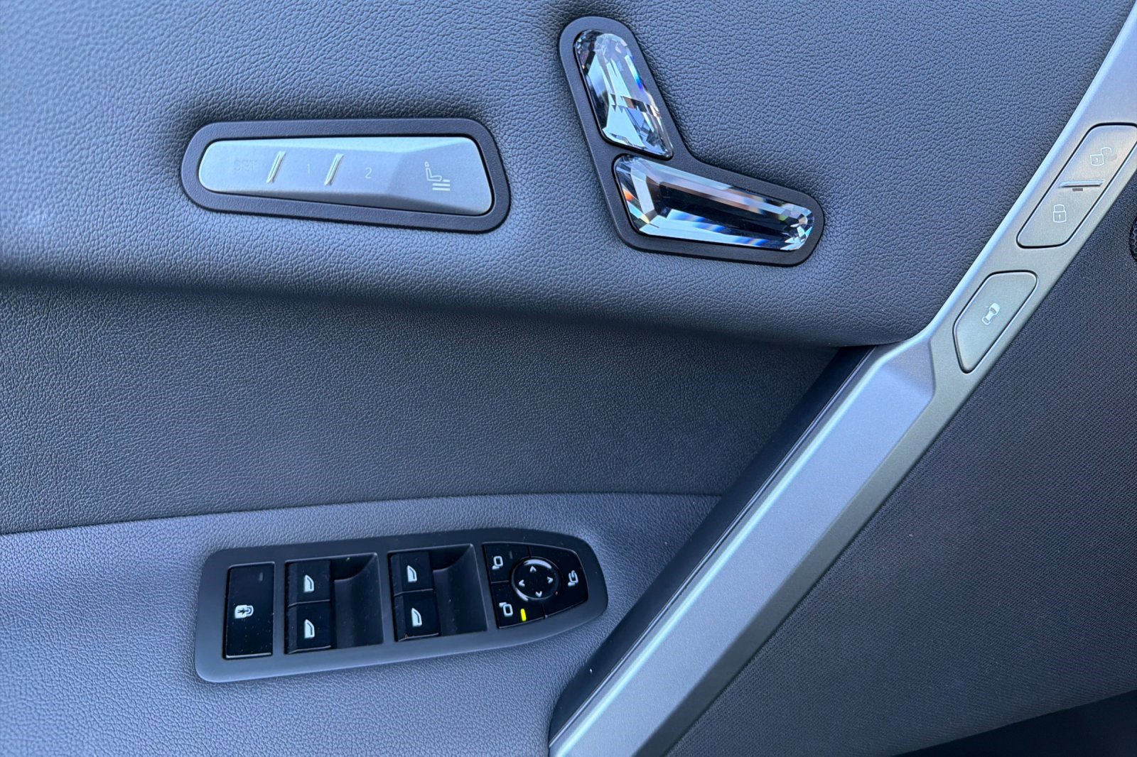 Used 2026 BMW iX xDrive60 w/ M Sport Package image 12