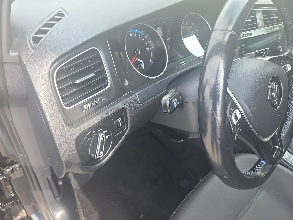 Used 2018 Volkswagen e-Golf SEL FWD image 20
