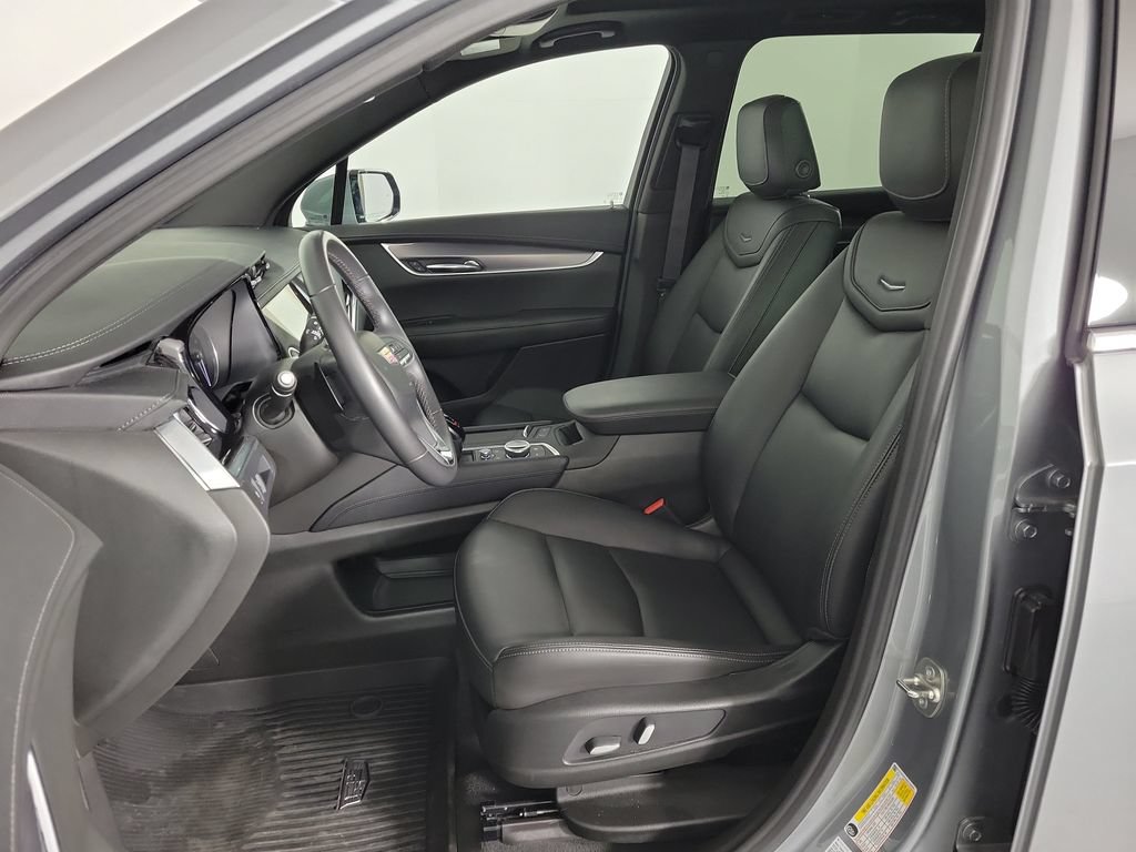 Certified 2024 Cadillac XT6 Luxury w/ LPO, Floor Liner Package FWD image 17