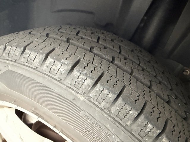 Used 2017 Ford Explorer XLT w/ Equipment Group 202A image 3