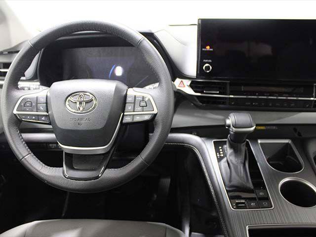 Certified 2026 Toyota Sienna XLE FWD image 13