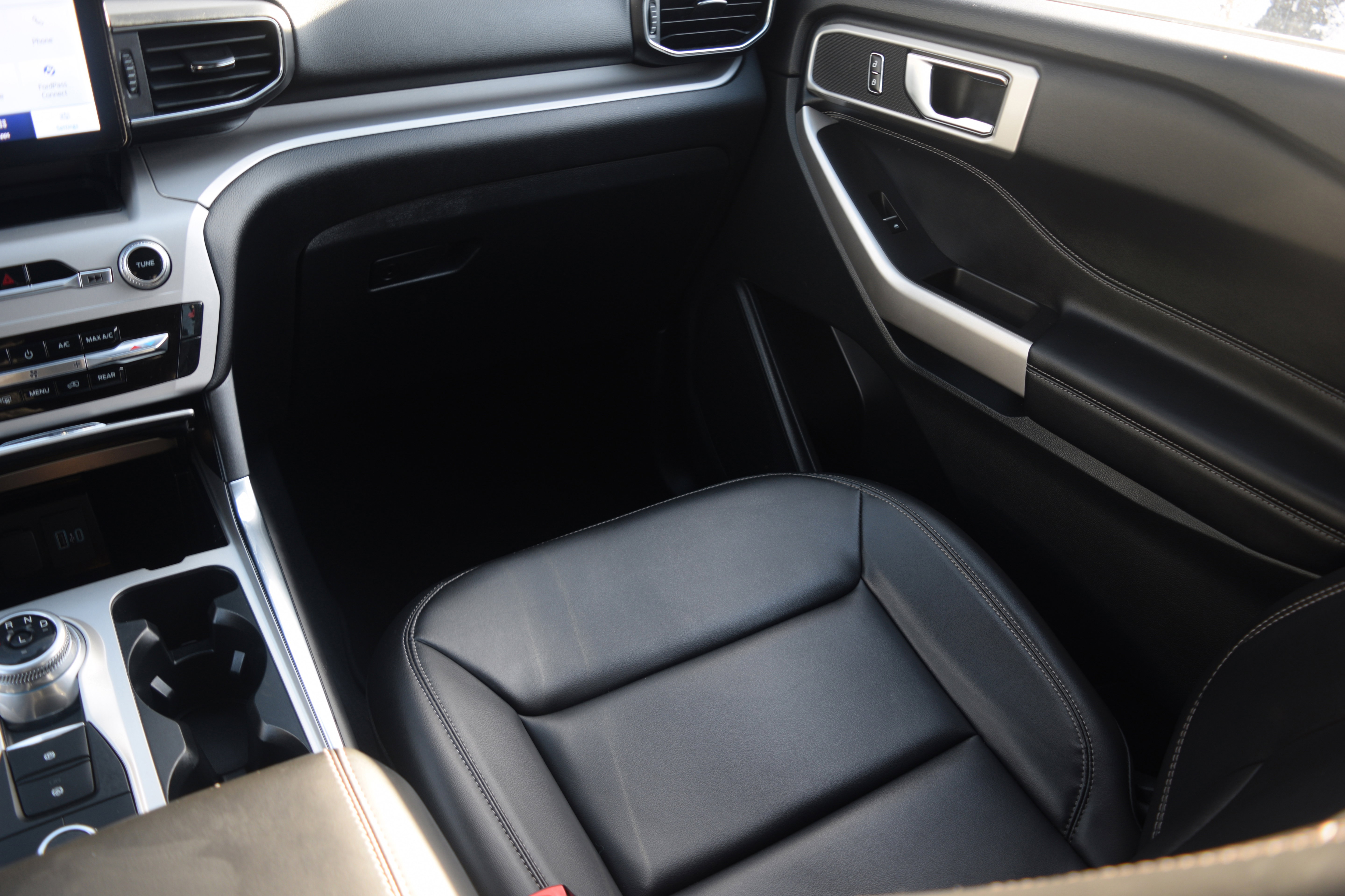 Used 2023 Ford Explorer XLT w/ Equipment Group 202A image 14