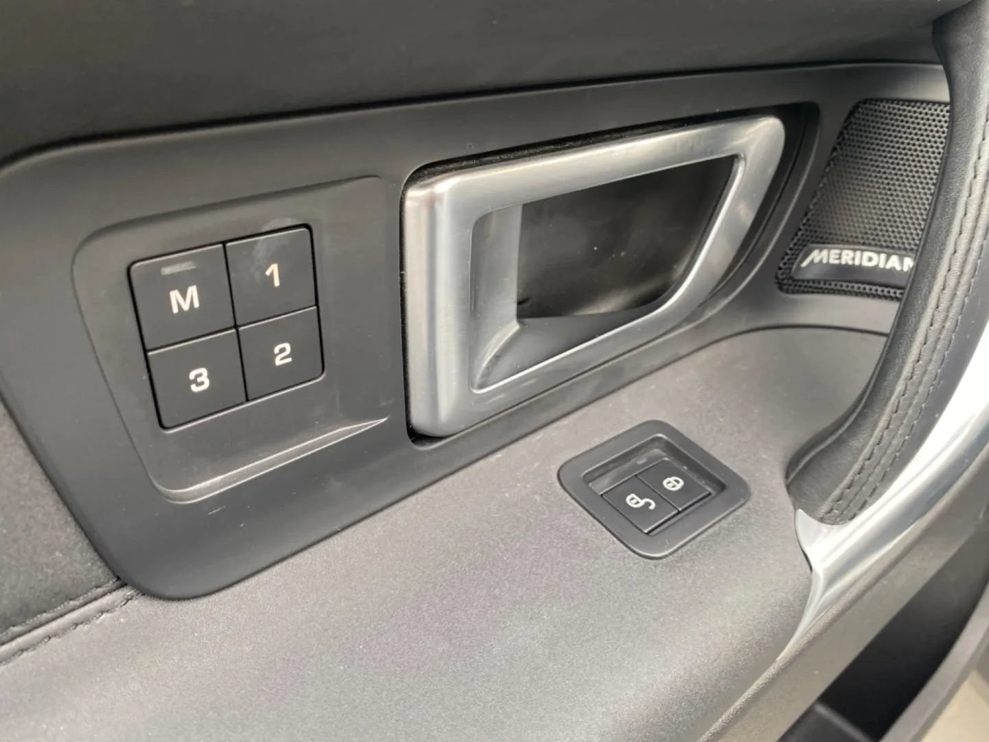 Used 2019 Land Rover Discovery Sport HSE AWD/4WD image 27