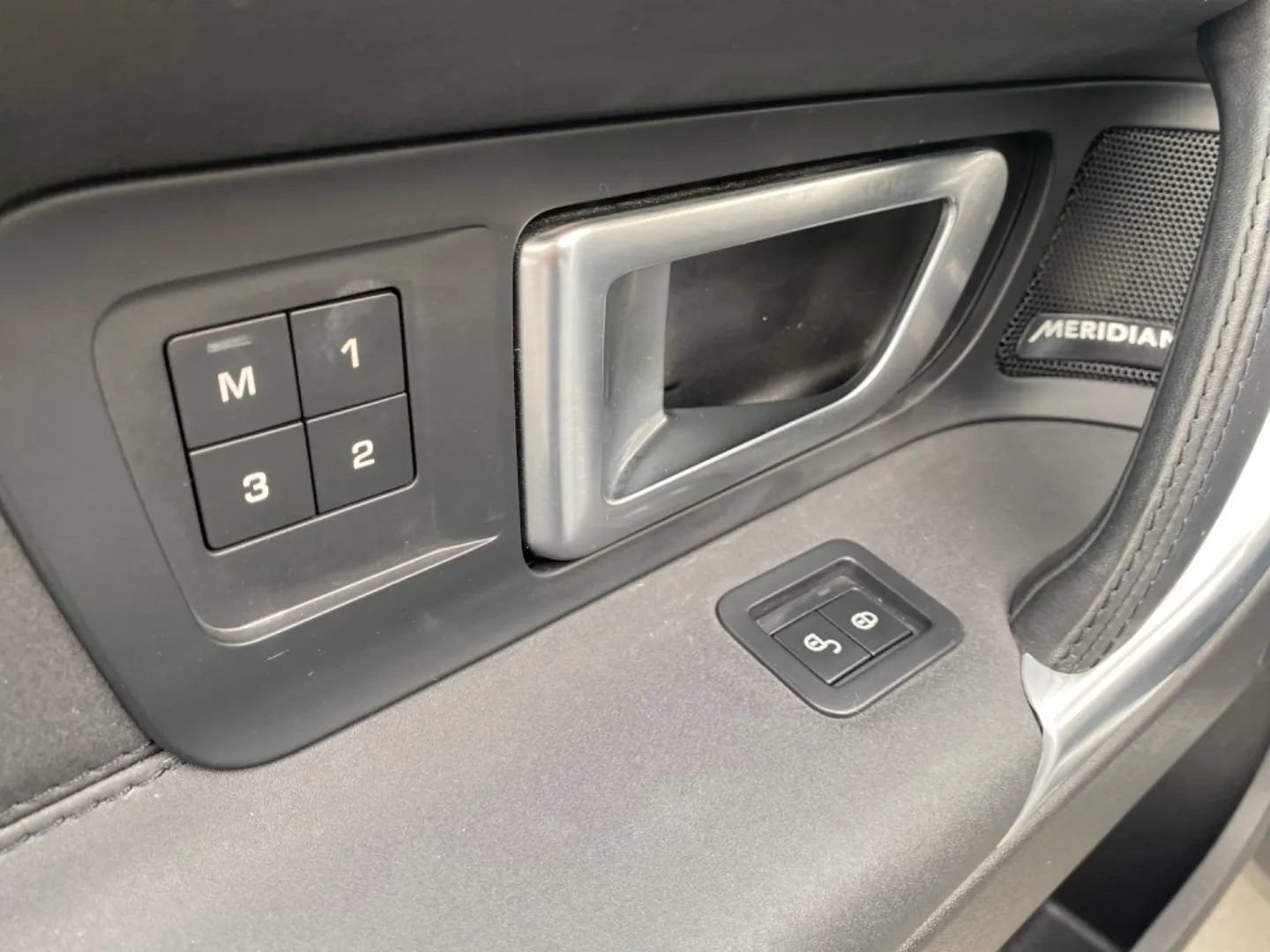 Used 2019 Land Rover Discovery Sport HSE AWD/4WD image 27