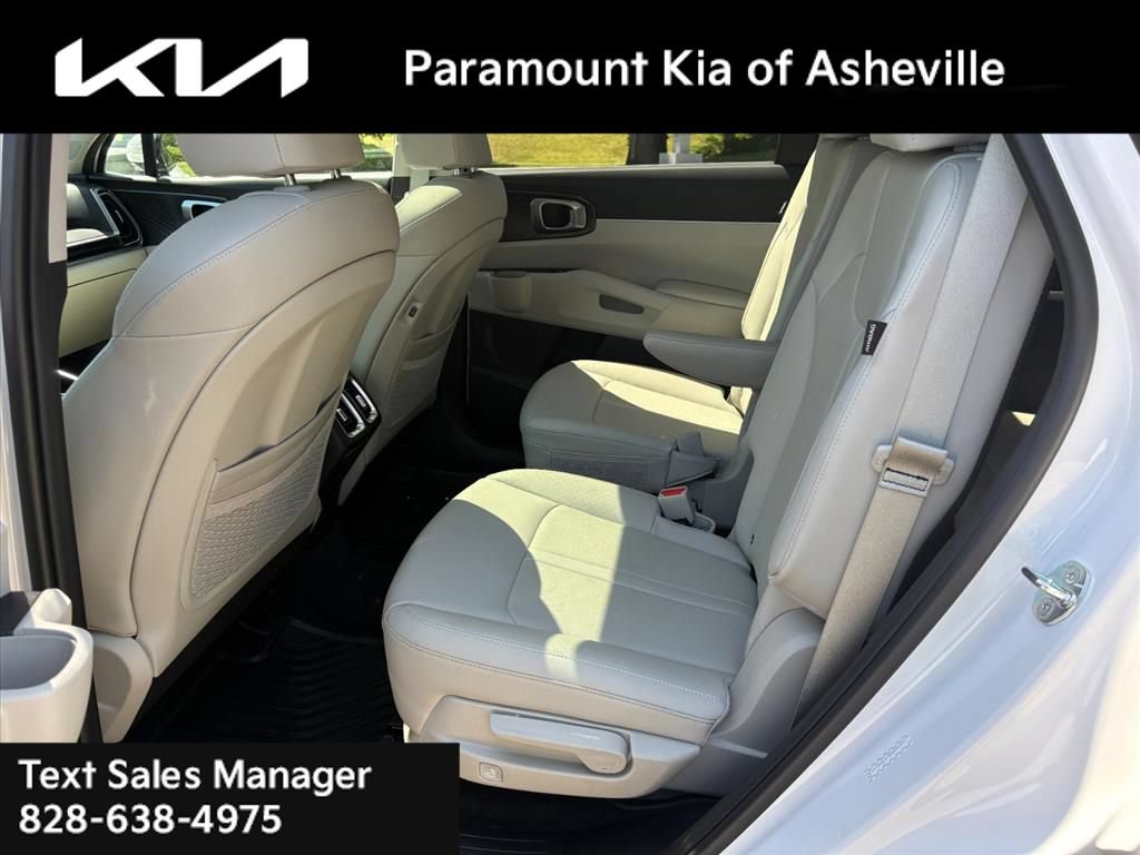 Certified 2025 Kia Sorento EX w/ Panoramic Sunroof Package AWD/4WD image 22