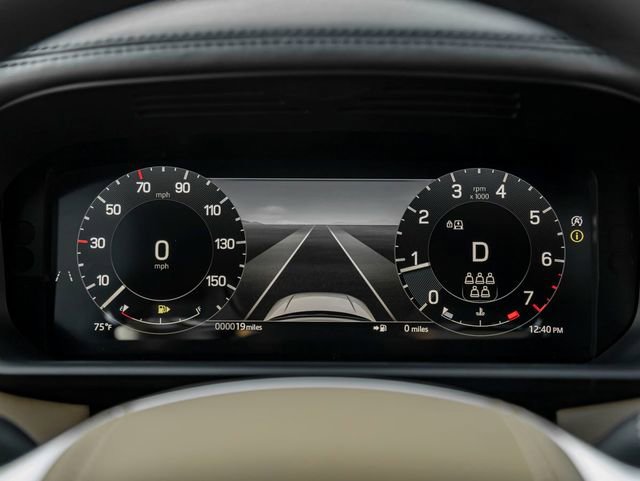New 2025 Land Rover Discovery Metropolitan Edition AWD/4WD image 17