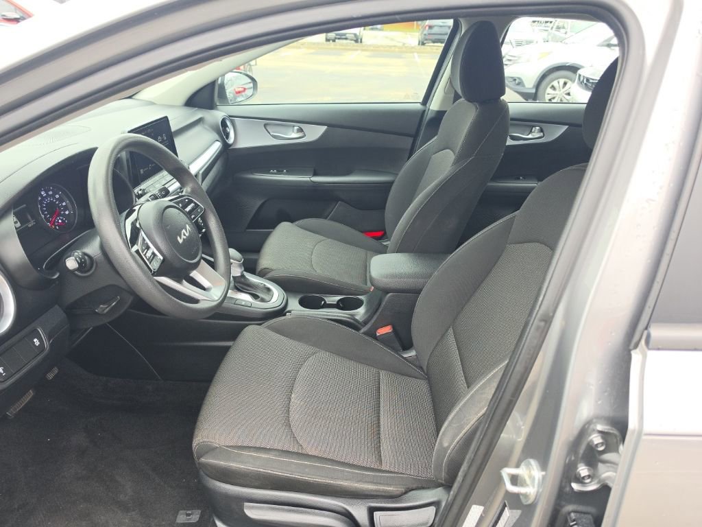 Certified 2022 Kia Forte LXS image 3
