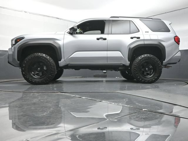 Used 2025 Toyota 4Runner SR5 AWD/4WD image 33