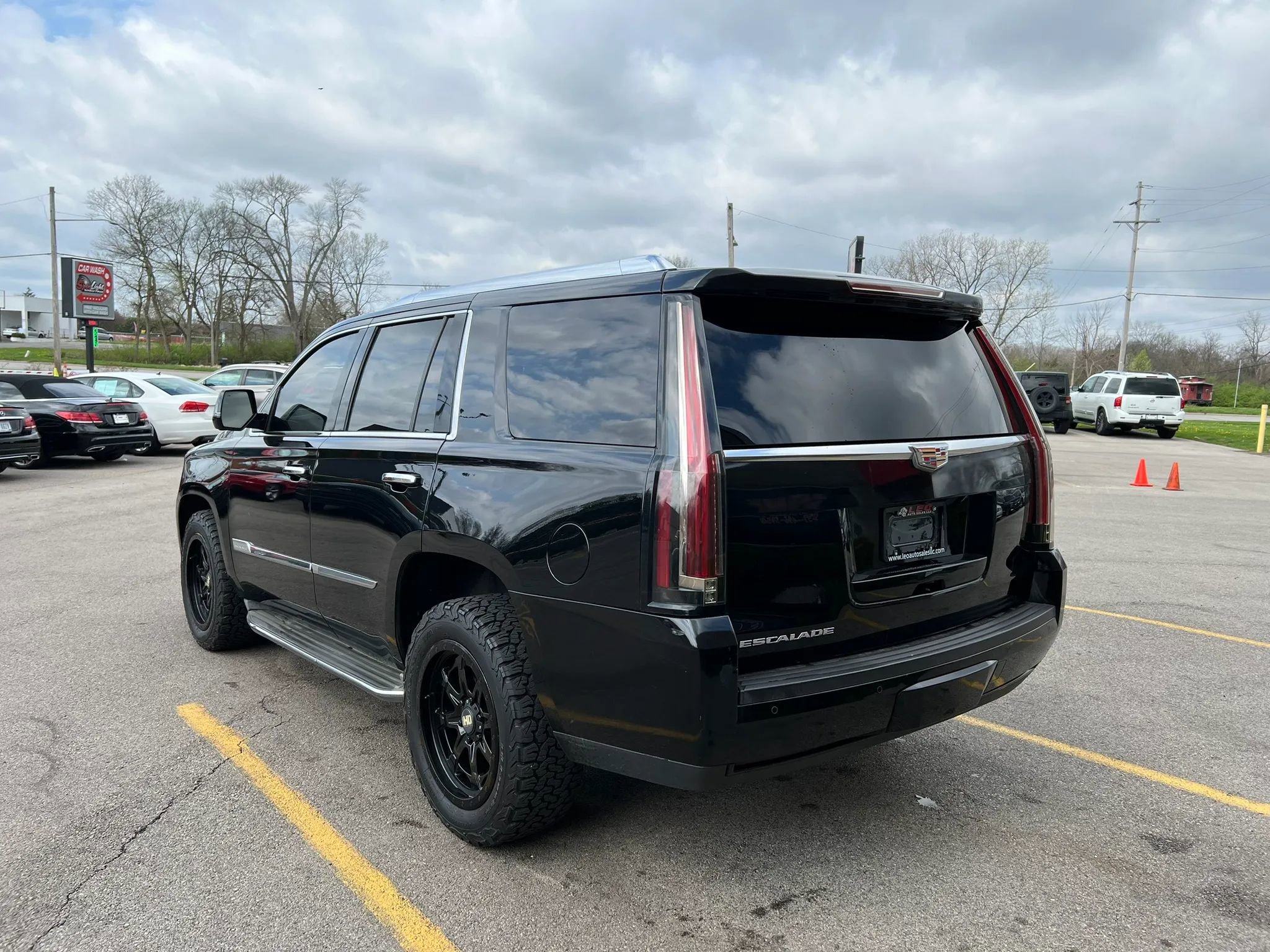 Used 2015 Cadillac Escalade Luxury image 7