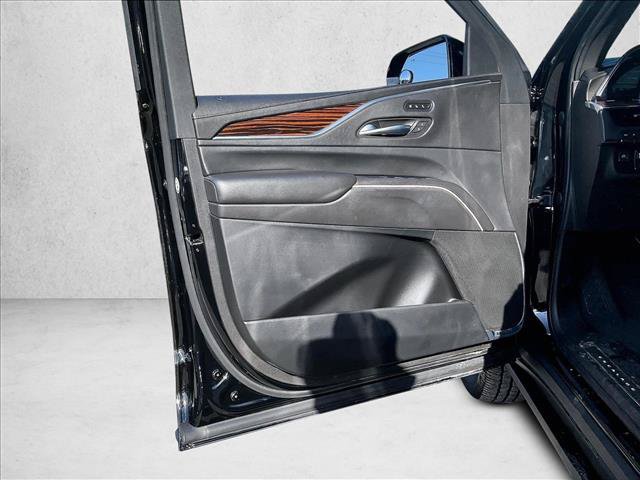 Used 2021 Cadillac Escalade ESV Premium Luxury w/ Driver Assist Tech Package AWD/4WD image 18