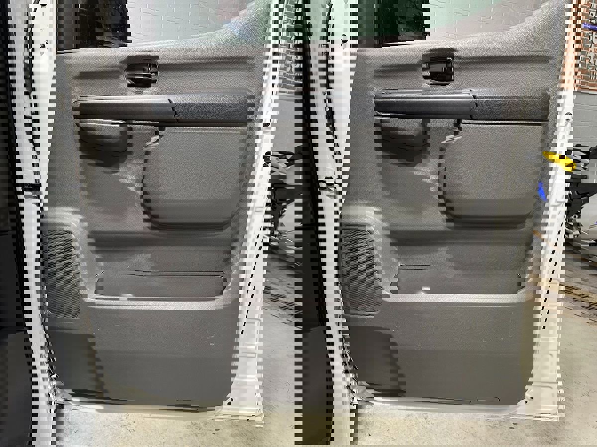 Used 2018 Nissan NV 2500 SV w/ Rear Door Glass Package image 11