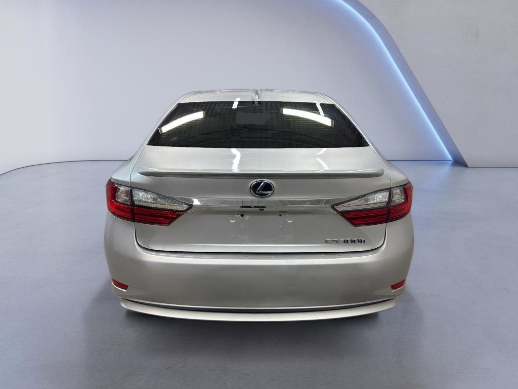 Used 2016 Lexus ES 300h image 5
