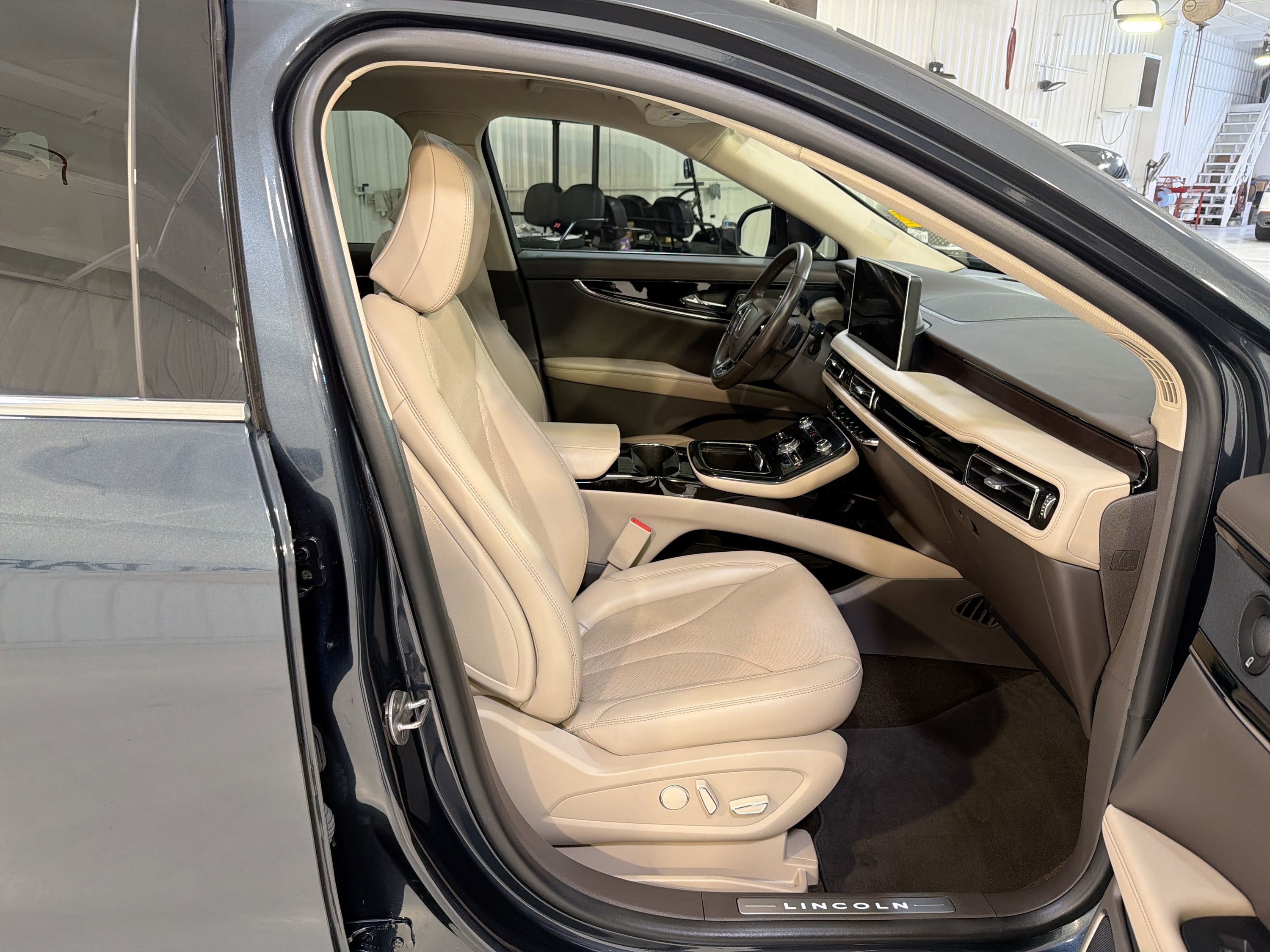 Used 2023 Lincoln Nautilus Reserve w/ Luxury Package AWD/4WD image 29