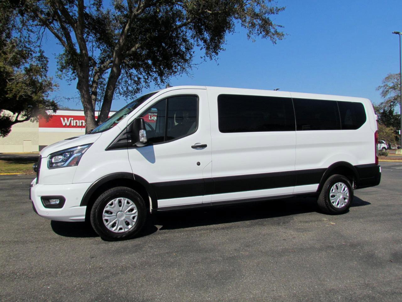Used 2023 Ford Transit 350 XLT image 5