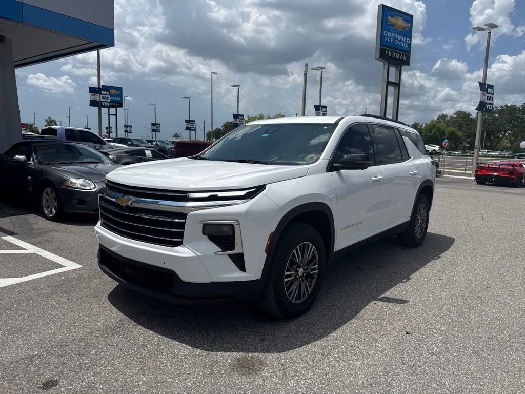 Used 2024 Chevrolet Traverse LT FWD image 1