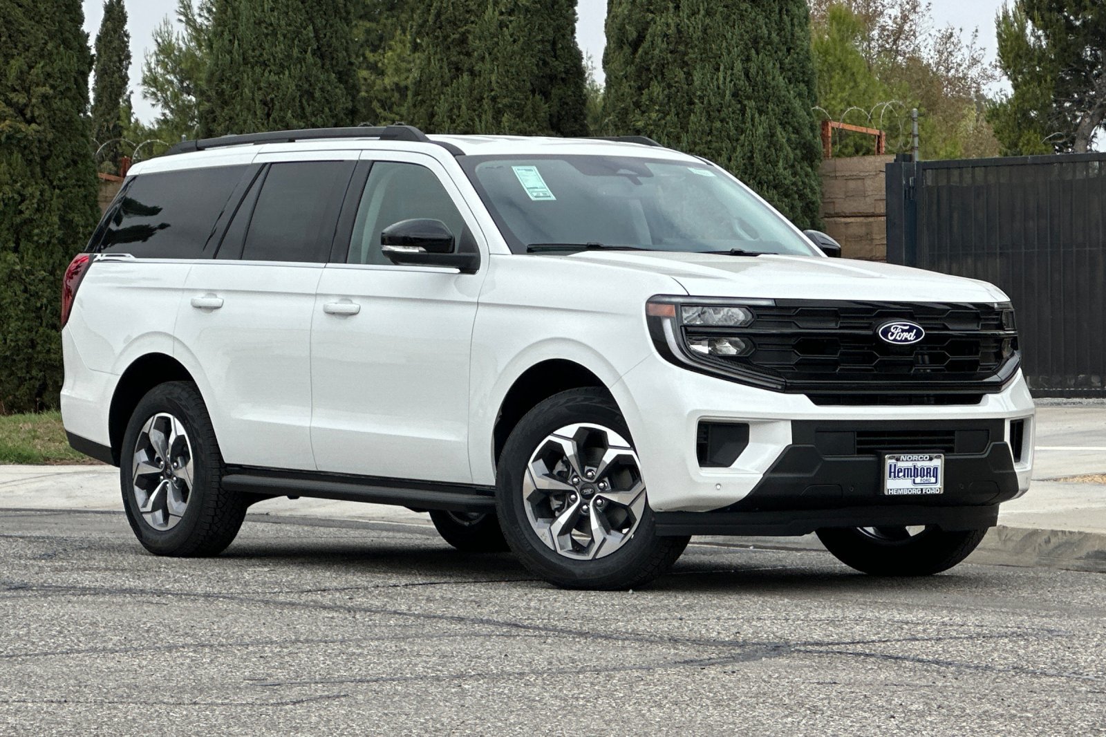 New 2027 Ford Expedition Active AWD/4WD image 2