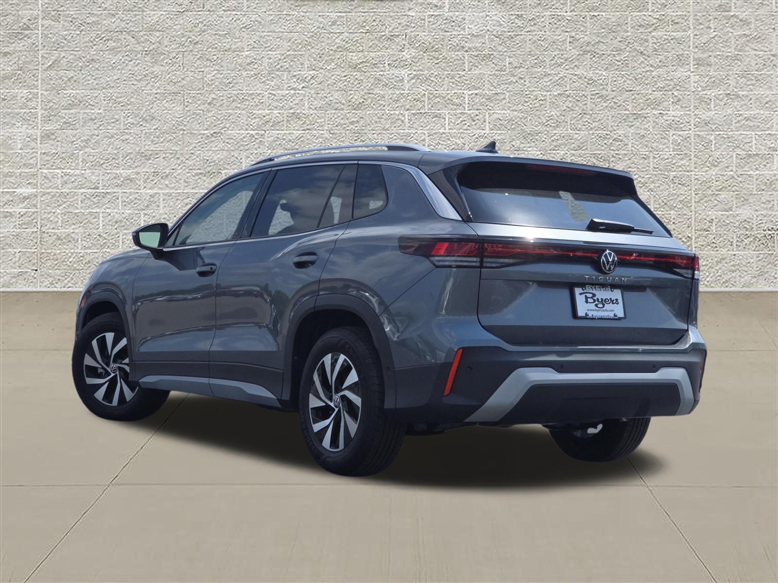 New 2026 Volkswagen Tiguan S FWD image 5