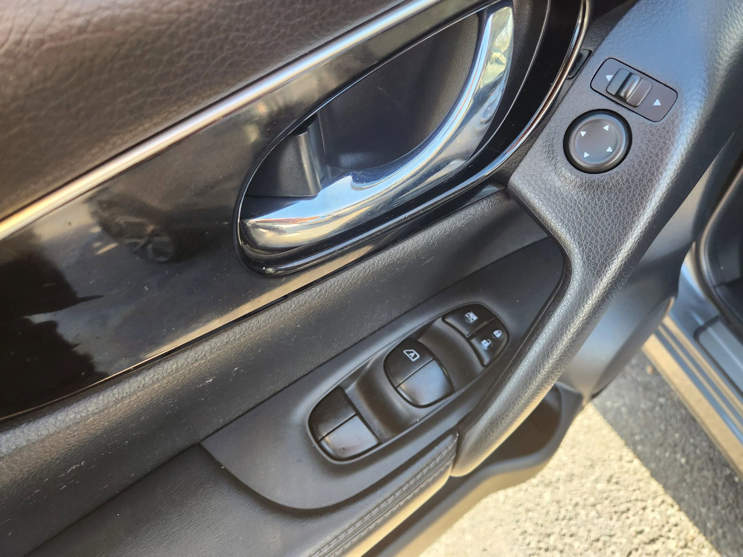 Used 2018 Nissan Rogue Sport SL w/ SL Premium Package image 23