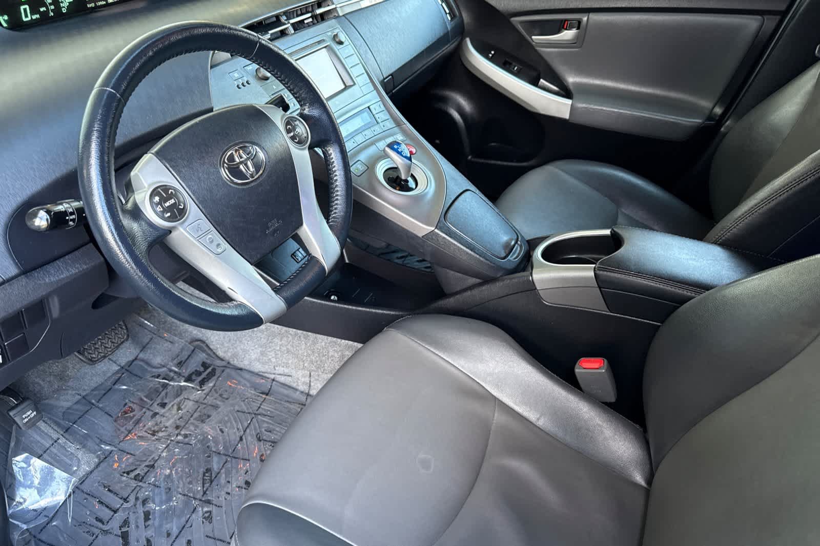 Used 2015 Toyota Prius Five FWD image 11
