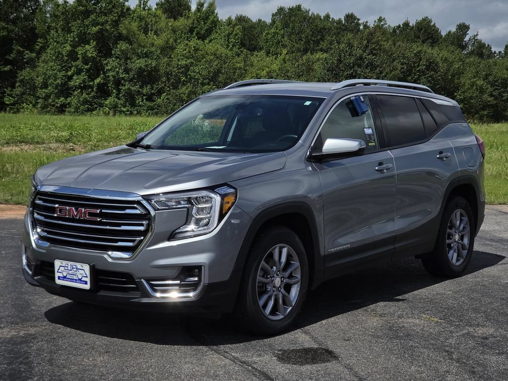 Used 2024 GMC Terrain SLT AWD/4WD image 3