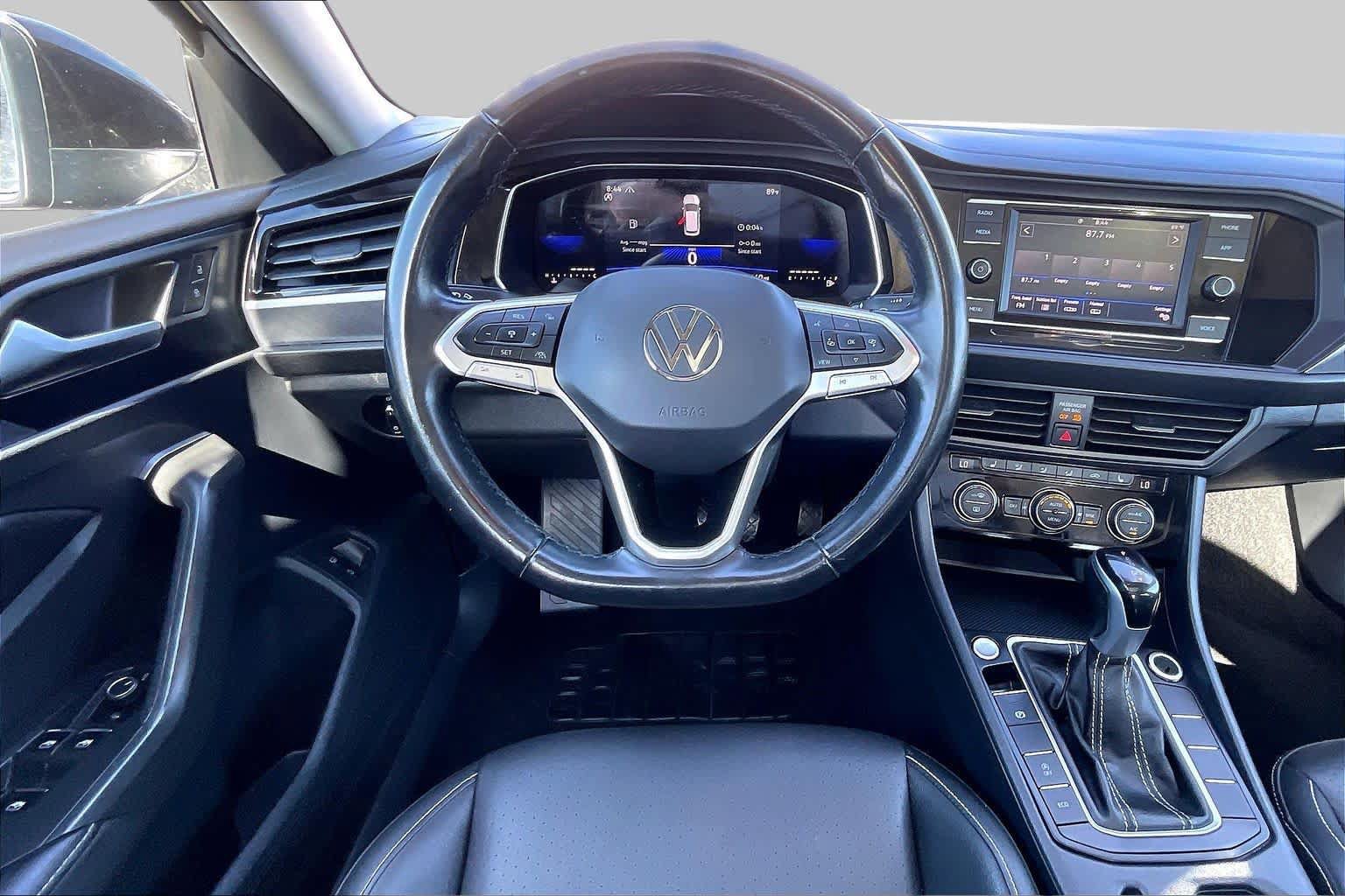 Used 2024 Volkswagen Jetta SE FWD image 6