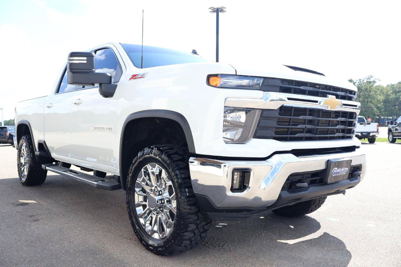 Used 2025 Chevrolet Silverado 2500 LT AWD/4WD image 5