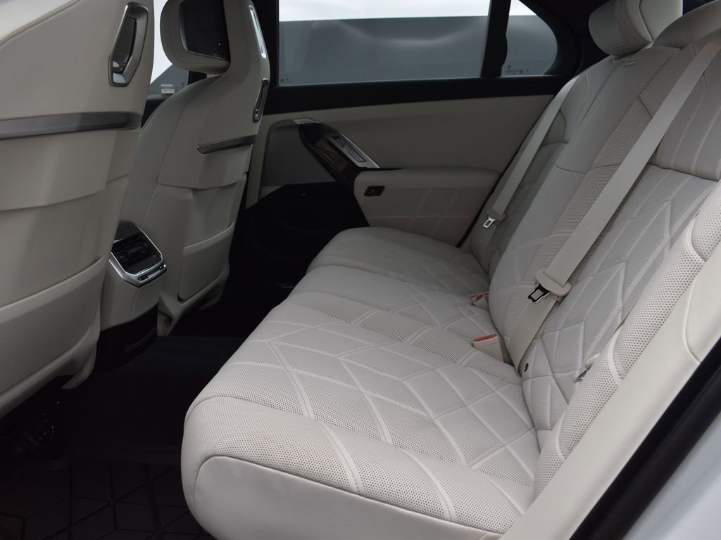 Certified 2024 BMW 760i xDrive w/ Executive Package image 16