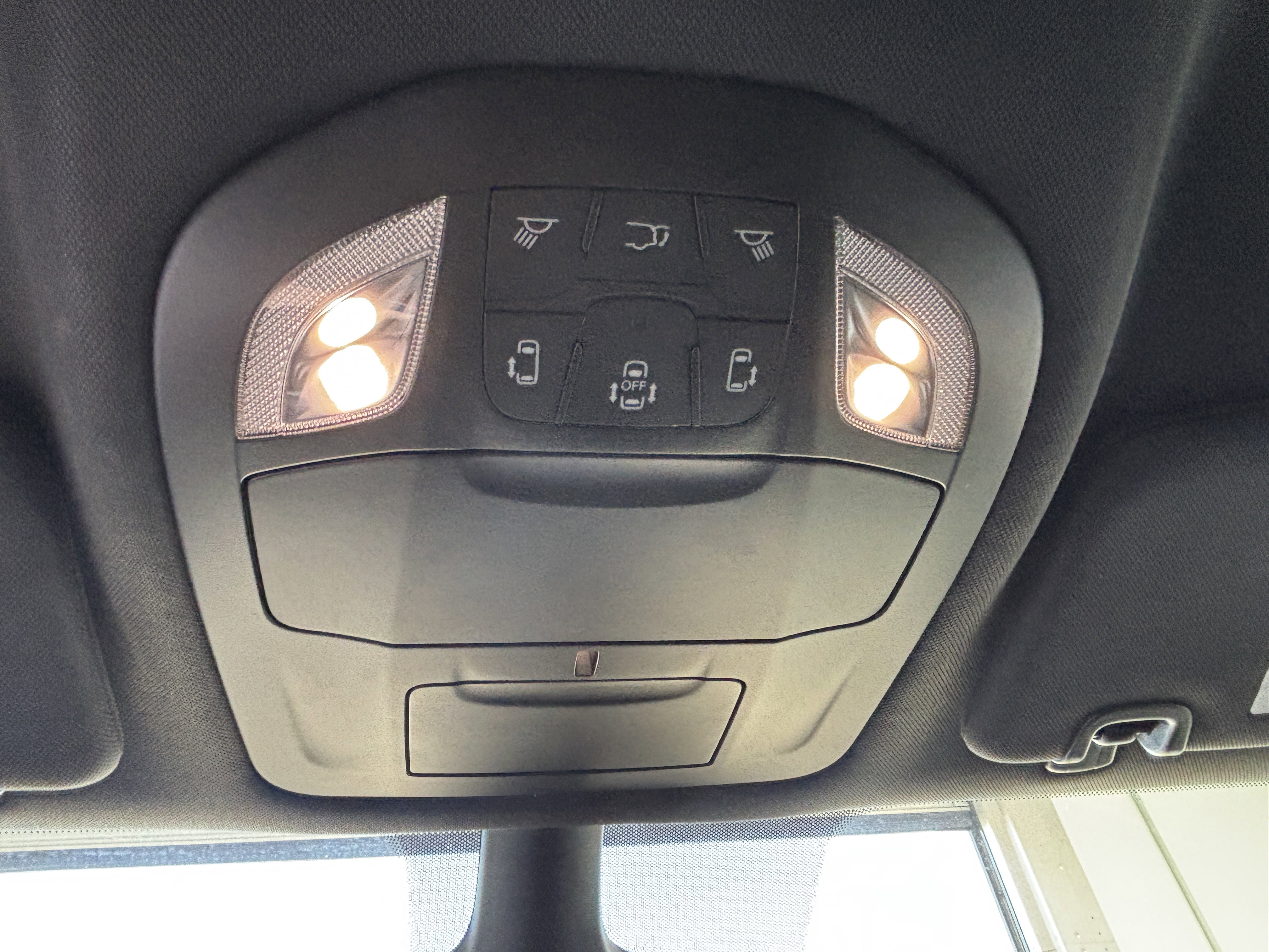 Used 2026 Chrysler Pacifica Select image 16
