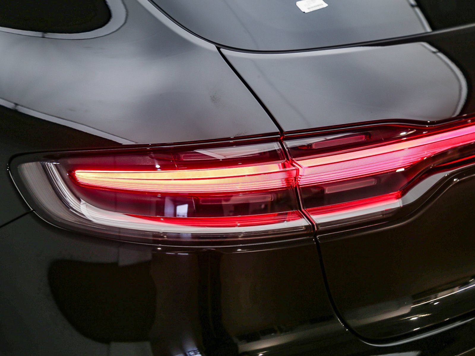 Certified 2026 Porsche Macan AWD/4WD image 15