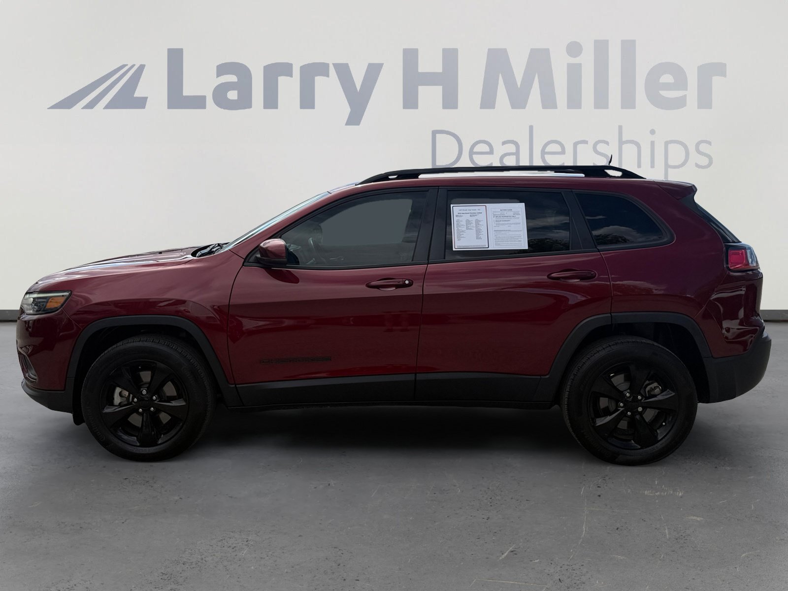 Used 2020 Jeep Cherokee Latitude Plus AWD/4WD image 2