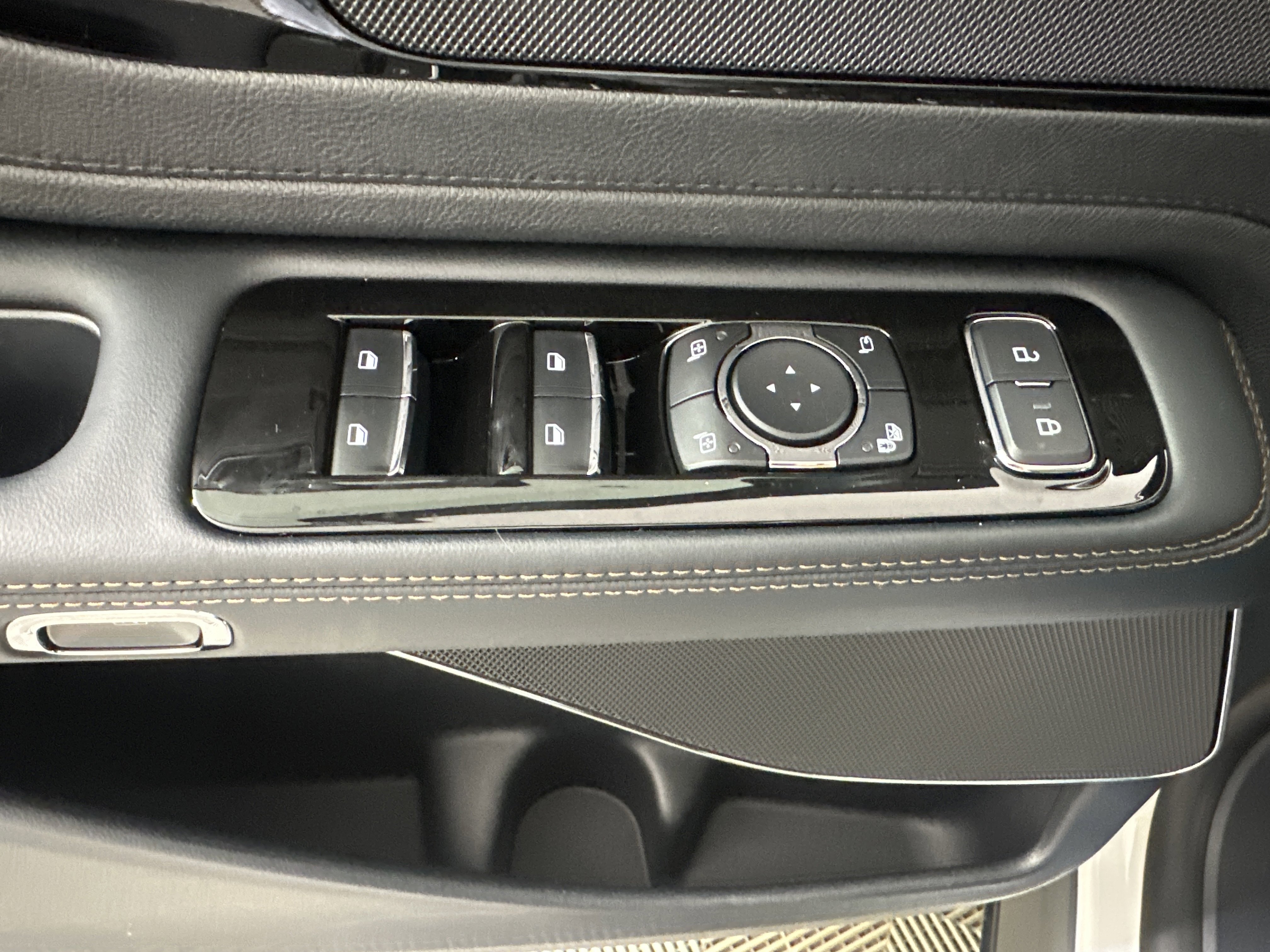 New 2025 Lincoln Aviator AWD image 11