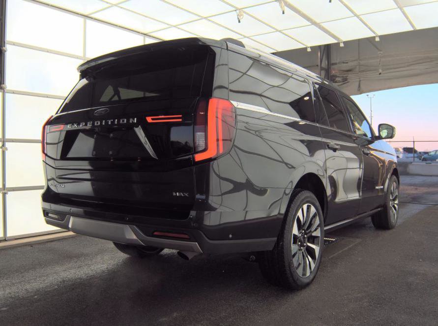 Used 2025 Ford Expedition Max Platinum w/ Driver's Package image 3