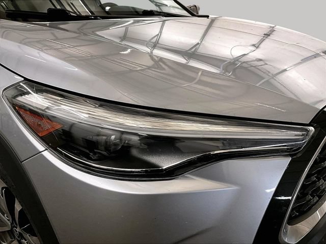 Used 2022 Toyota Corolla Cross XLE w/ Convenience Package AWD/4WD image 27