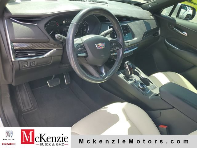 Used 2022 Cadillac XT4 Sport w/ Comfort Package FWD image 6