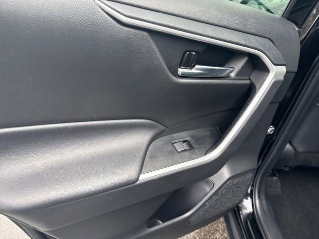 Used 2022 Toyota RAV4 XLE Premium image 17