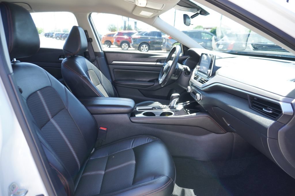 Used 2024 Nissan Altima 2.5 SR FWD image 29