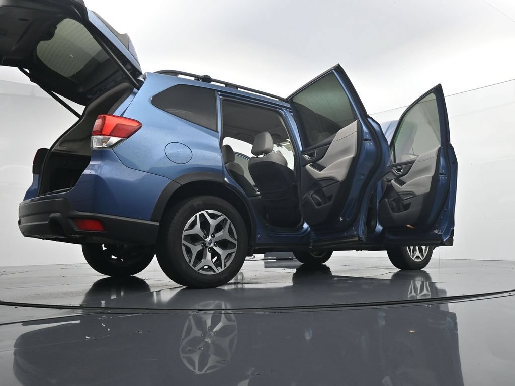Used 2021 Subaru Forester Premium AWD/4WD image 29
