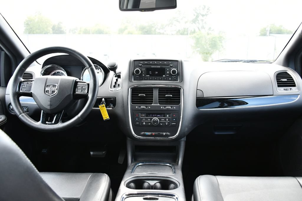 Used 2016 Dodge Grand Caravan SXT FWD image 16