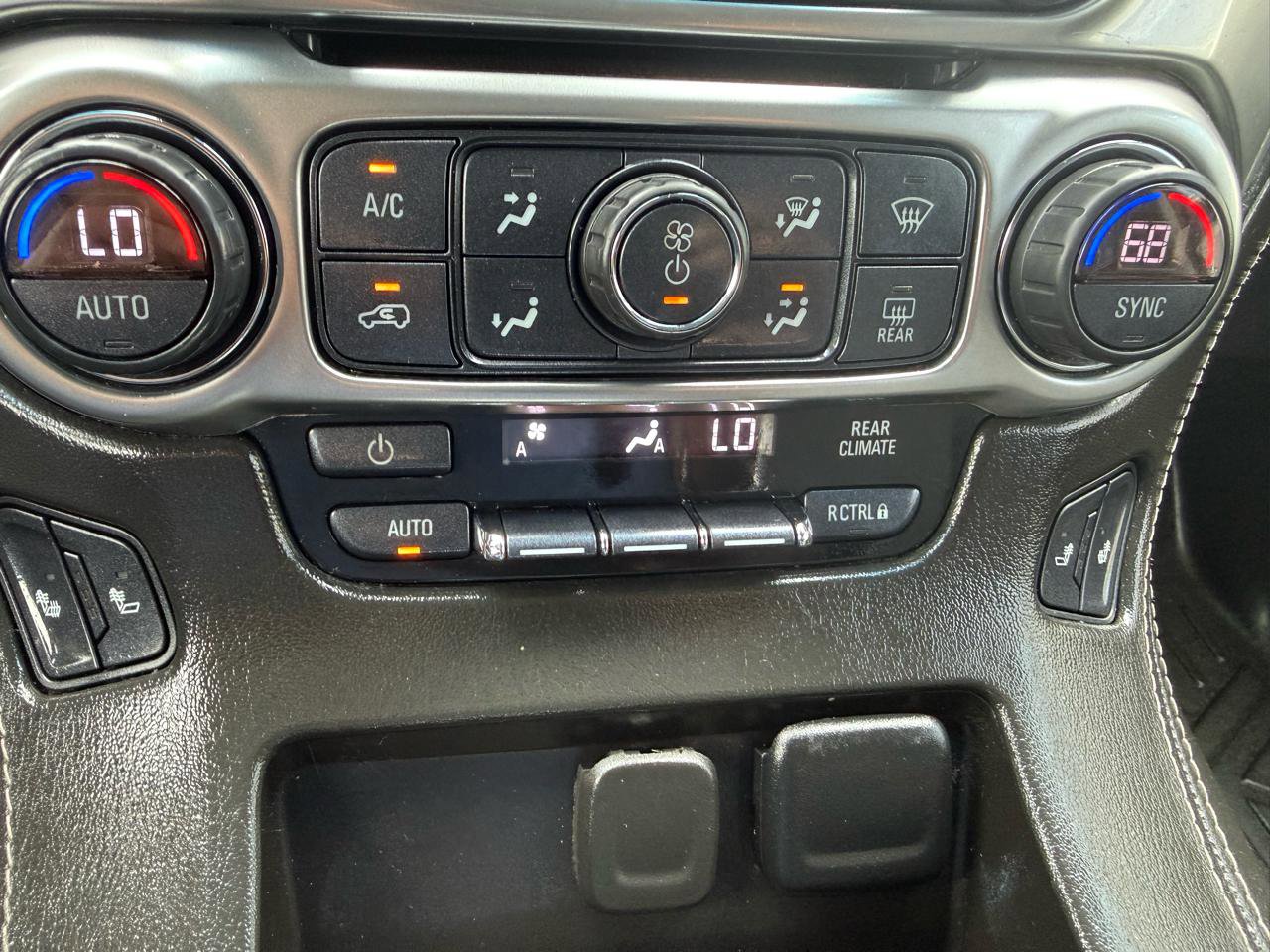 Used 2019 Chevrolet Suburban LT AWD/4WD image 19