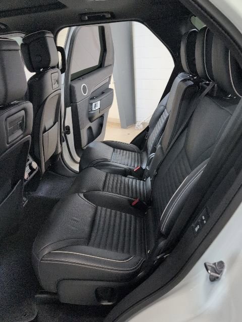 Used 2022 Land Rover Discovery S R-Dynamic image 11