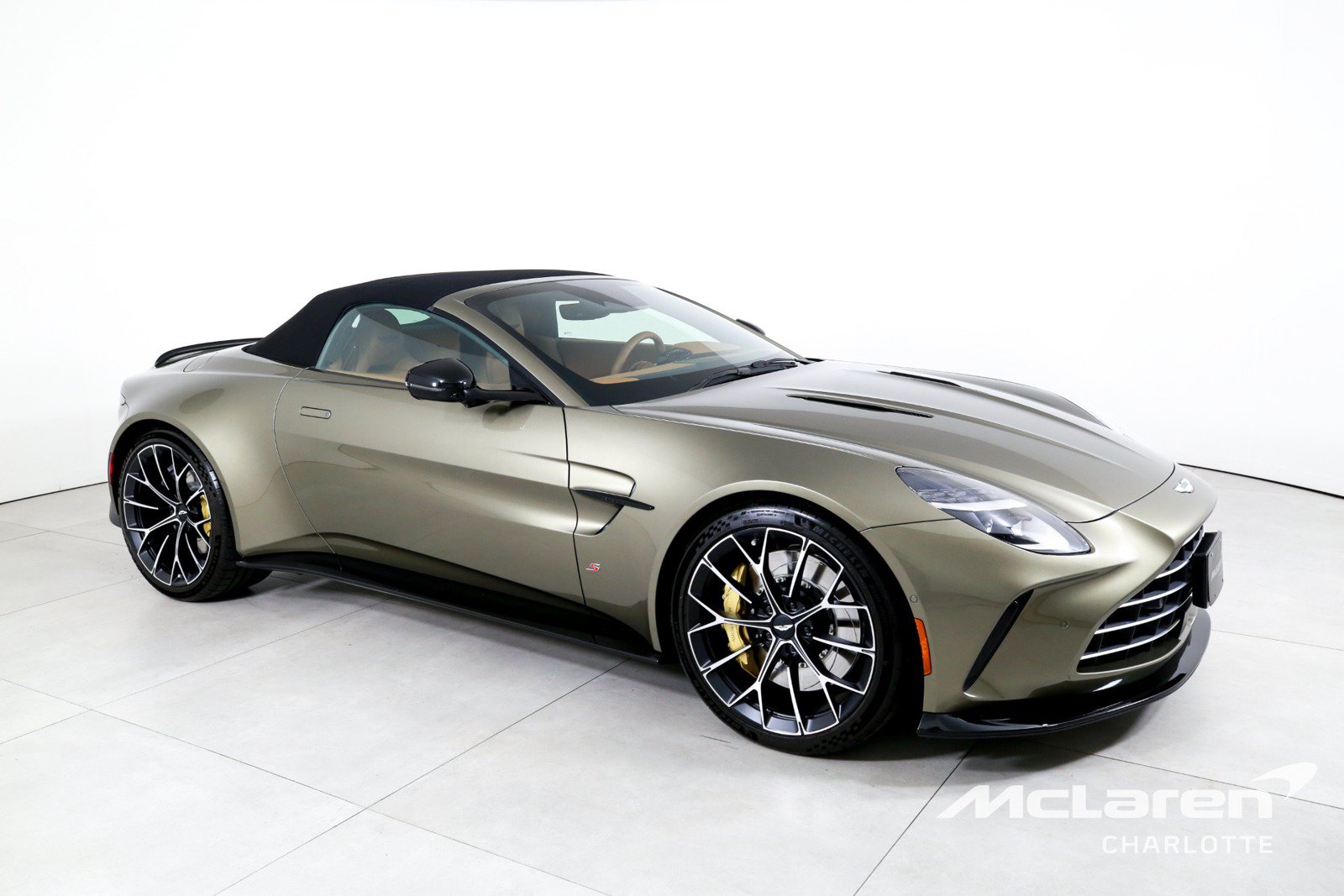 Used 2026 Aston Martin V8 Vantage S RWD image 3